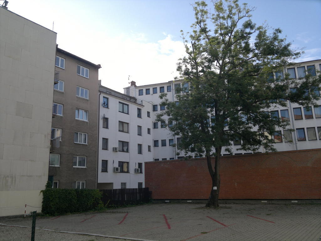 Apartment Maximilian Братислава Экстерьер фото