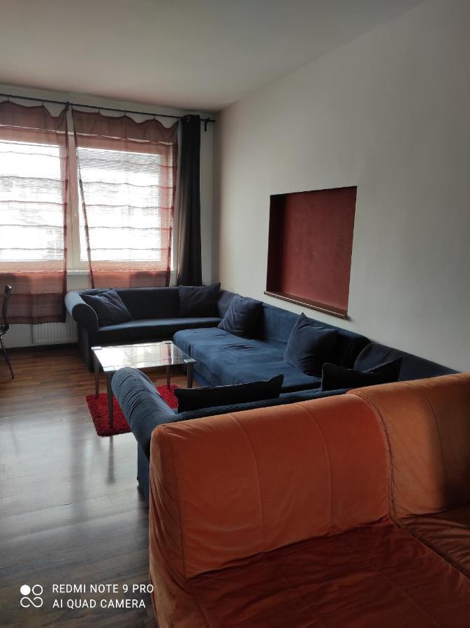 Apartment Maximilian Братислава Экстерьер фото