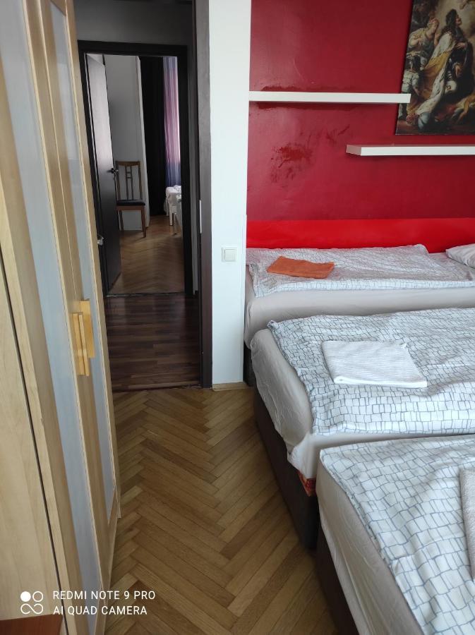 Apartment Maximilian Братислава Экстерьер фото