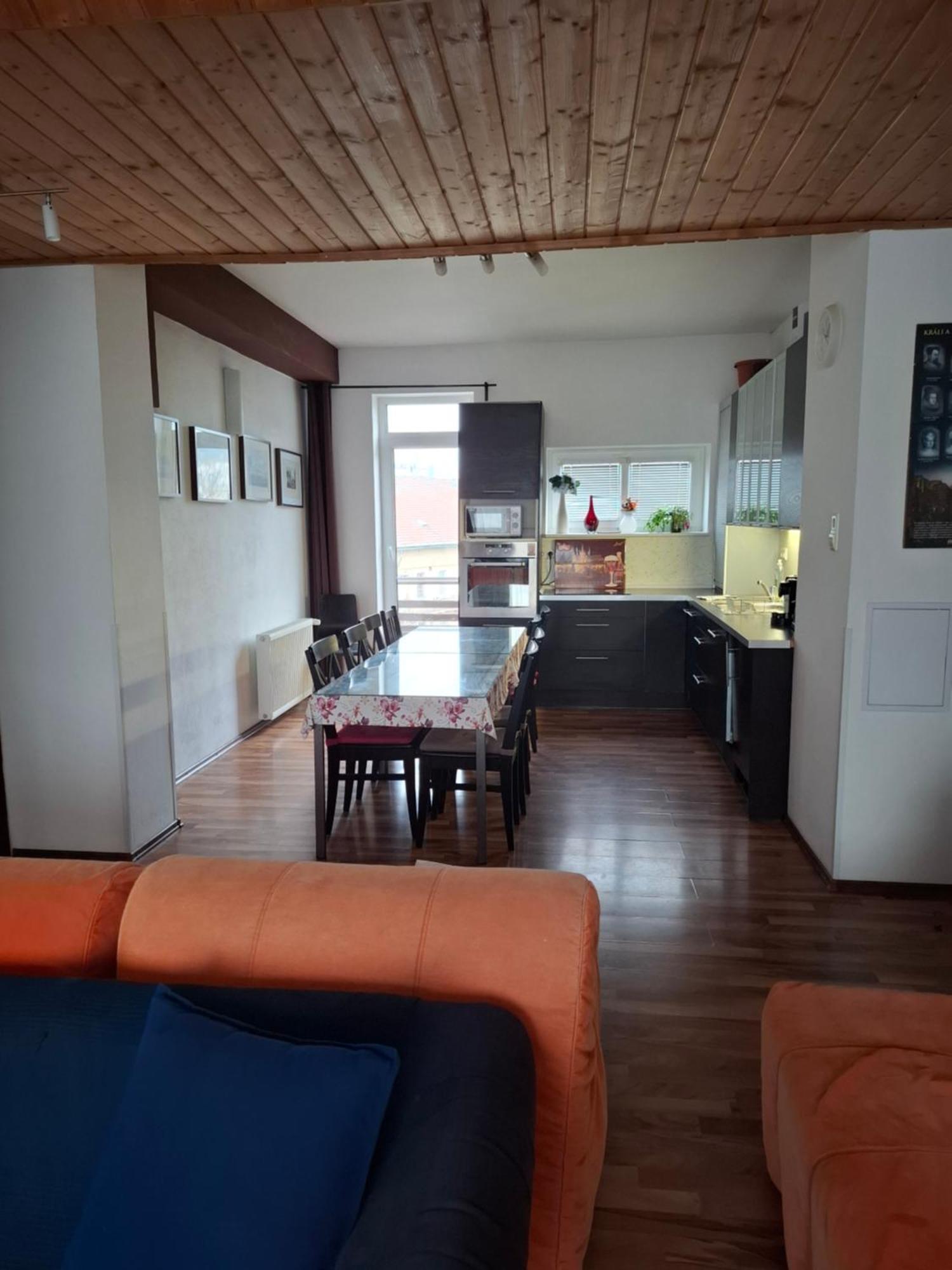 Apartment Maximilian Братислава Экстерьер фото