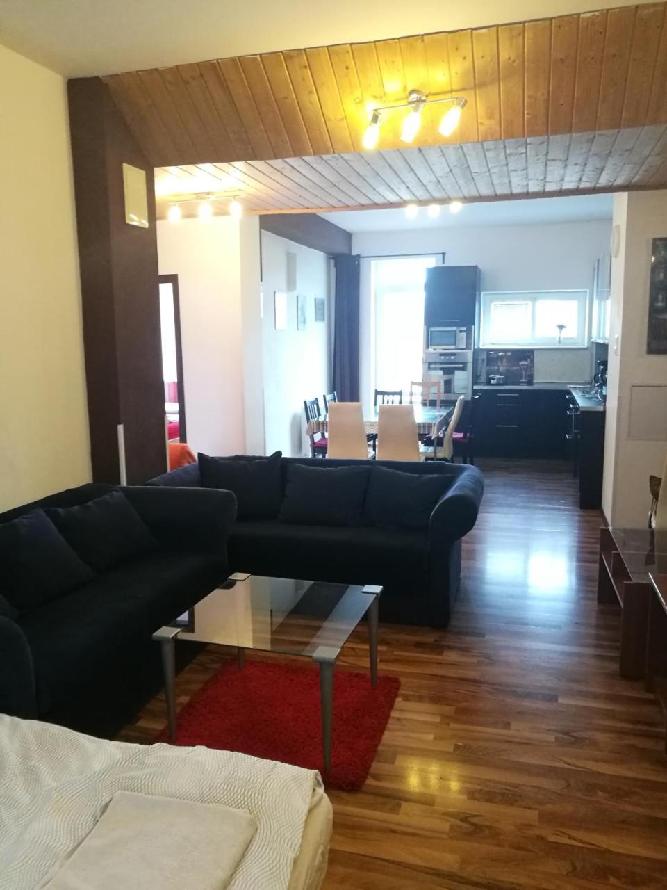 Apartment Maximilian Братислава Экстерьер фото