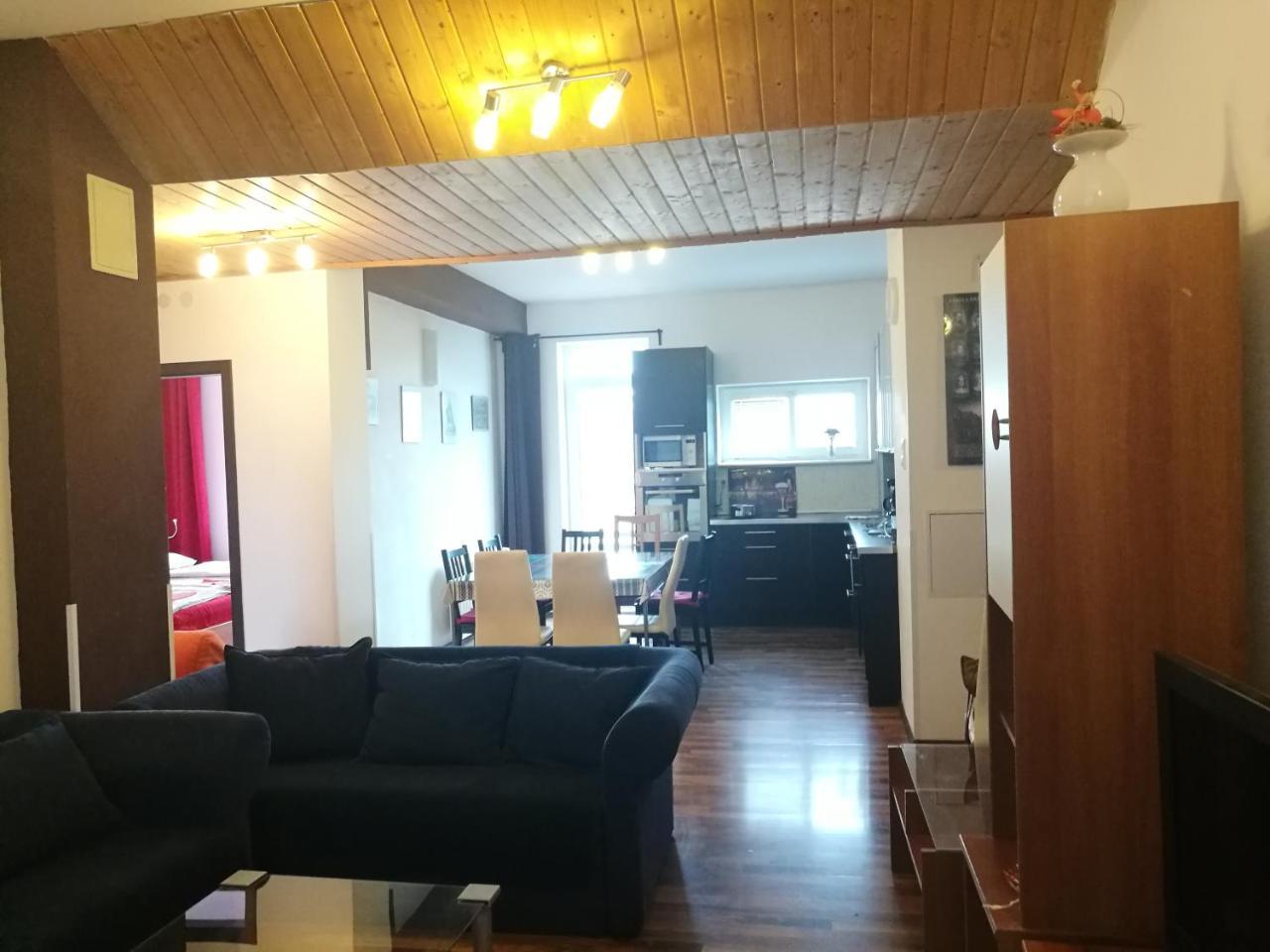 Apartment Maximilian Братислава Экстерьер фото